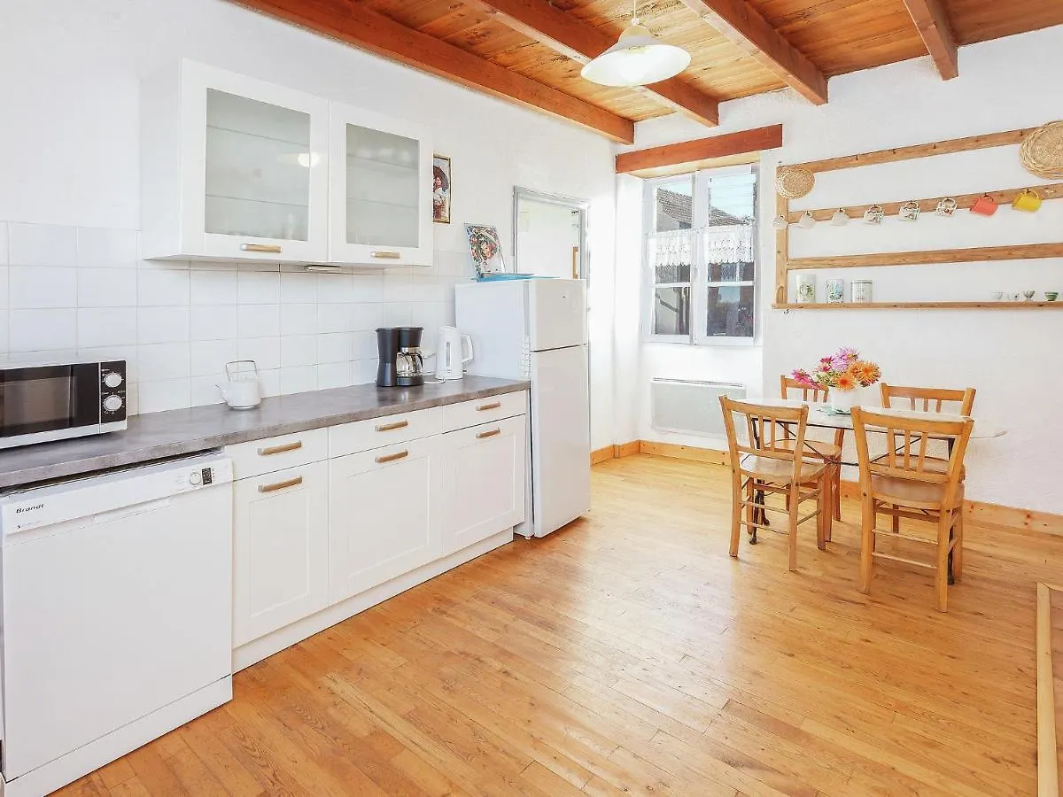 Attractive Holiday Home With Terrace Saint-Caprais