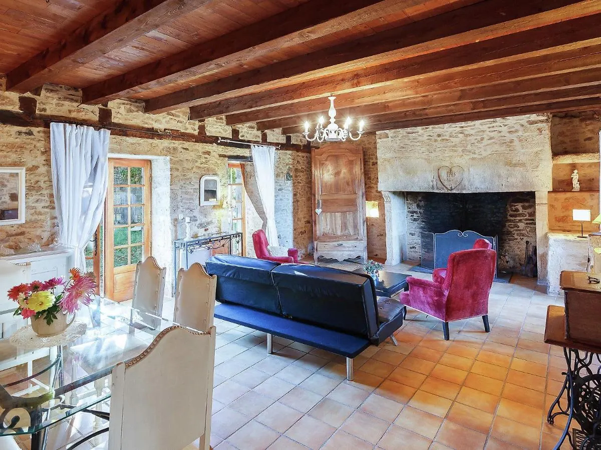 Attractive Holiday Home With Terrace Saint-Caprais